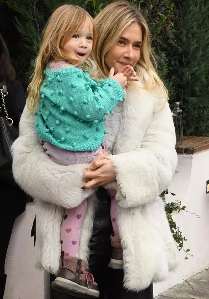 Caner Erdeniz'den Müge Boz'a sürprizi